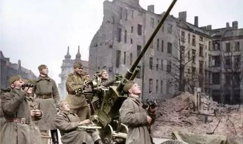  柏林联合防线失误遭升班马羞辱  