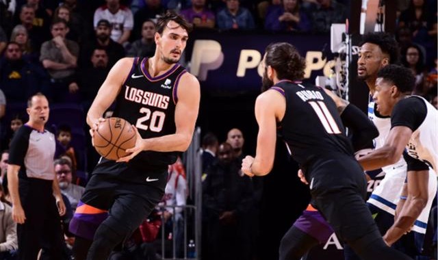  艾顿护框成功太阳主场守住领先胜掘金