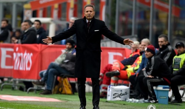  拉齐奥球迷冲突遭处罚，主场空场两场代价沉重  