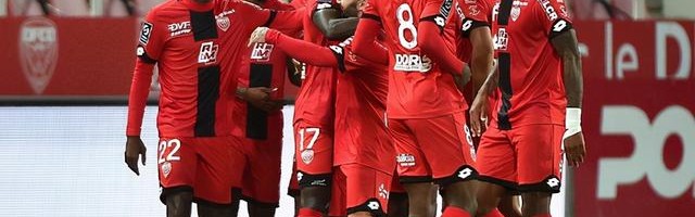  图卢兹主场十人应战，顽强逼平领头羊巴黎  