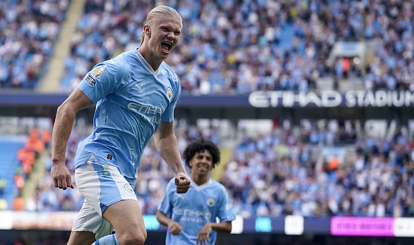  哈兰德帽子戏法闪耀，曼城主场横扫埃弗顿取连胜