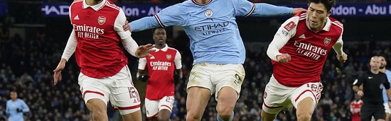  曼城客场逆转阿森纳，英超榜首大战火花四射