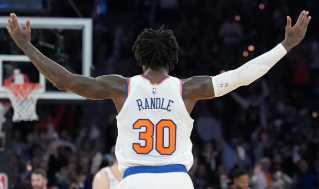  巴特勒关键球热火险胜尼克斯  