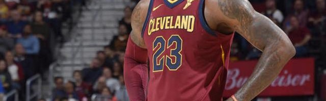  湖人逆转勇士拿下关键圣诞大战胜利  