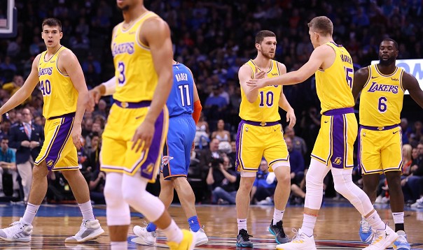  莫兰特高难度拉杆上篮灰熊逆转鹈鹕收获三连胜