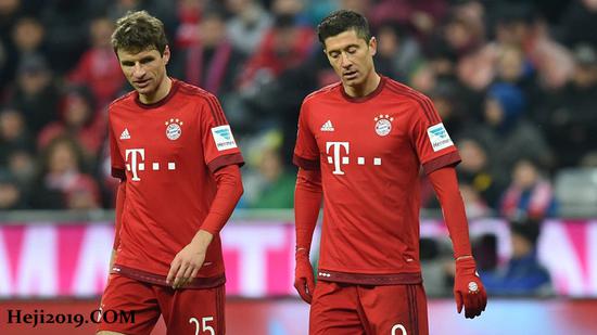  拜仁慕尼黑主场迎战劲旅，德甲榜首之争愈演愈烈  