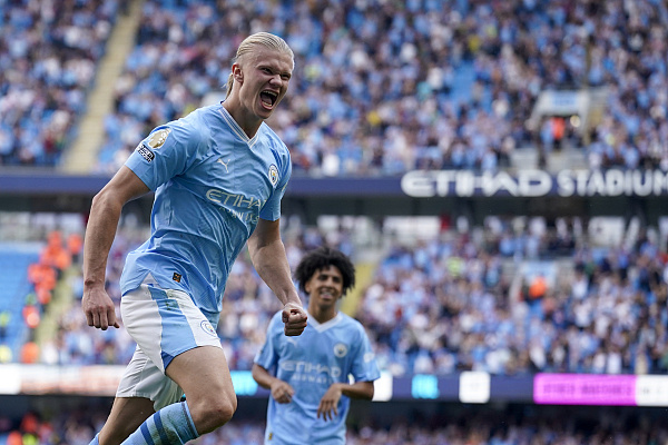  哈兰德帽子戏法闪耀，曼城主场横扫埃弗顿取连胜