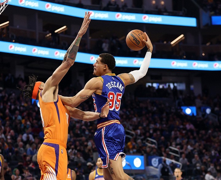  布克连续五场三十加太阳登顶西部榜首